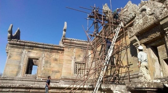 Renovation of Siva dancing on the end of the gopura III